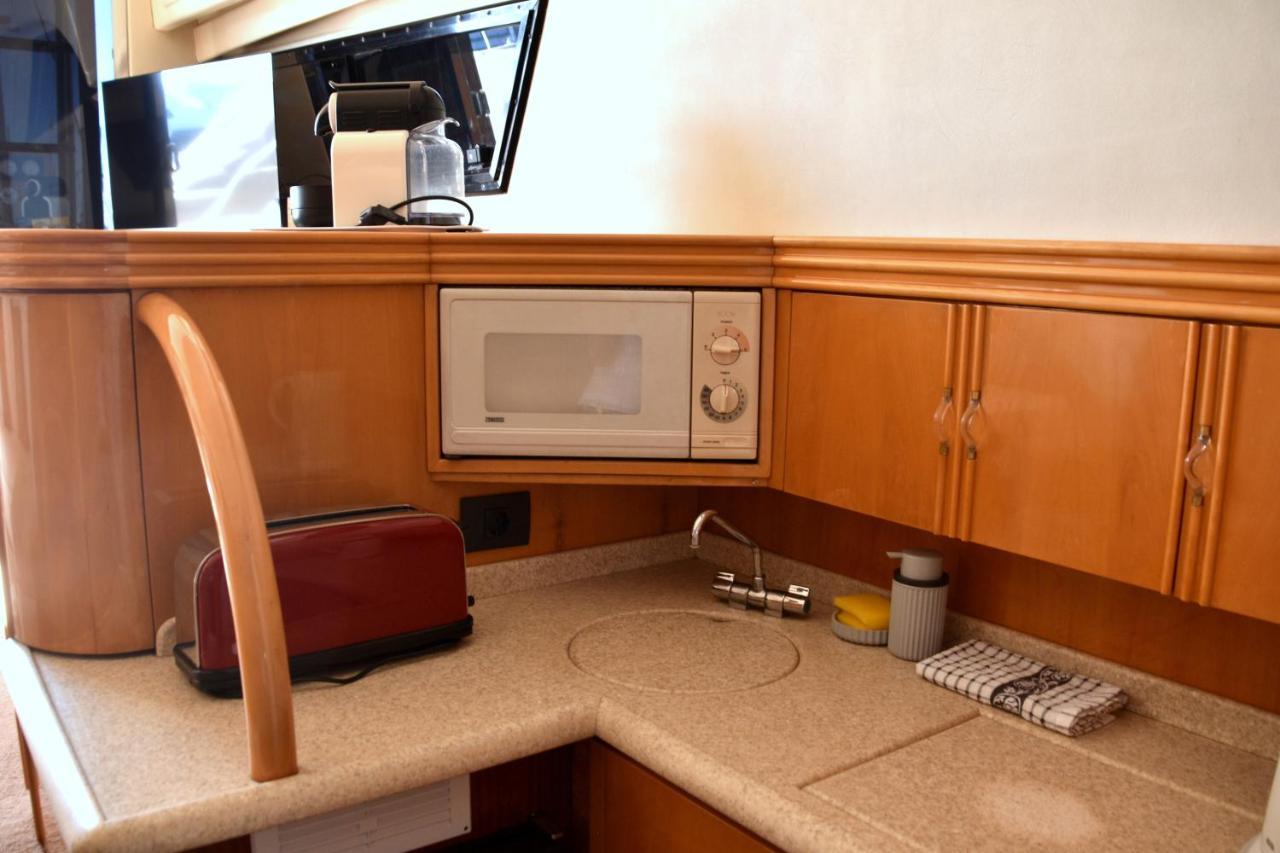 ホテル Luxury Yacht Kamikara サンミゲル・デ・アボナ エクステリア 写真